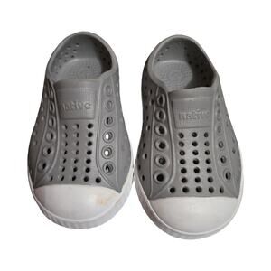 Native Jefferson Gray Slip-On Shoes Size: 4